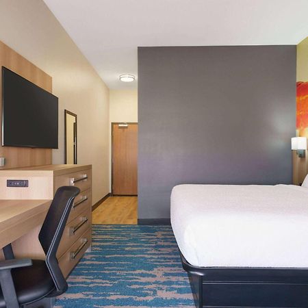 La Quinta Inn & Suites By Wyndham San Antonio Seaworld Lafb Екстер'єр фото