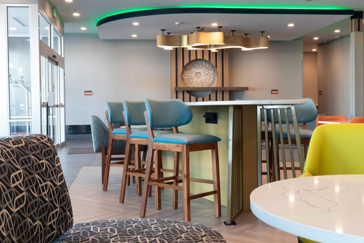 La Quinta Inn & Suites By Wyndham San Antonio Seaworld Lafb Екстер'єр фото