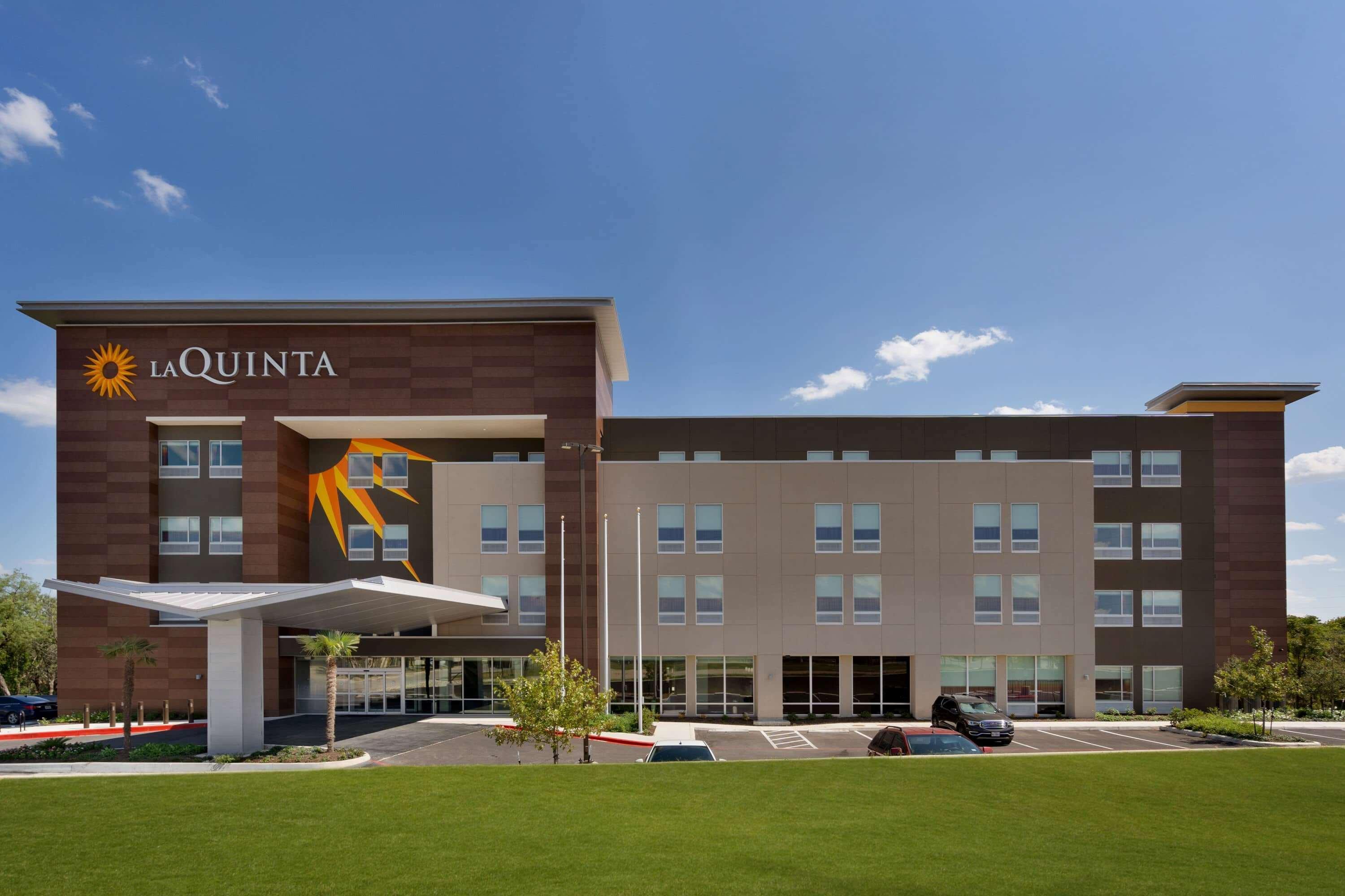 La Quinta Inn & Suites By Wyndham San Antonio Seaworld Lafb Екстер'єр фото
