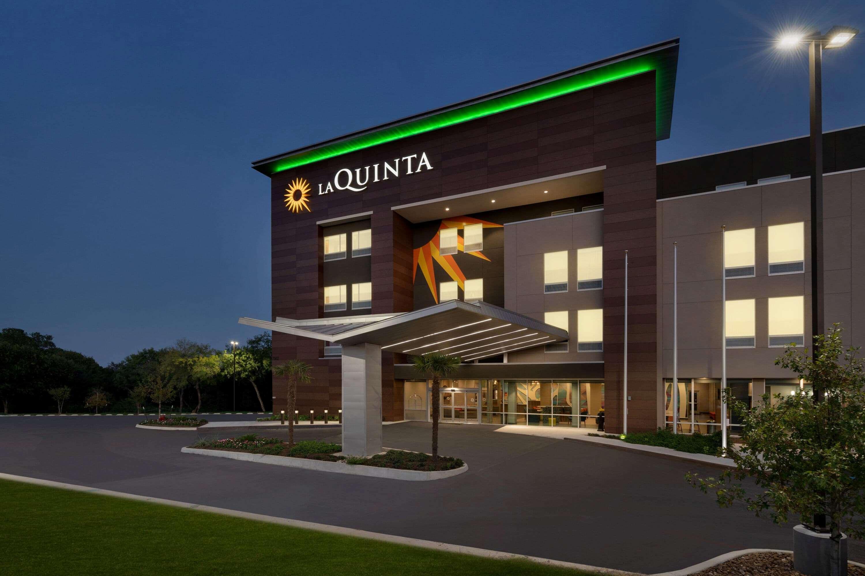 La Quinta Inn & Suites By Wyndham San Antonio Seaworld Lafb Екстер'єр фото