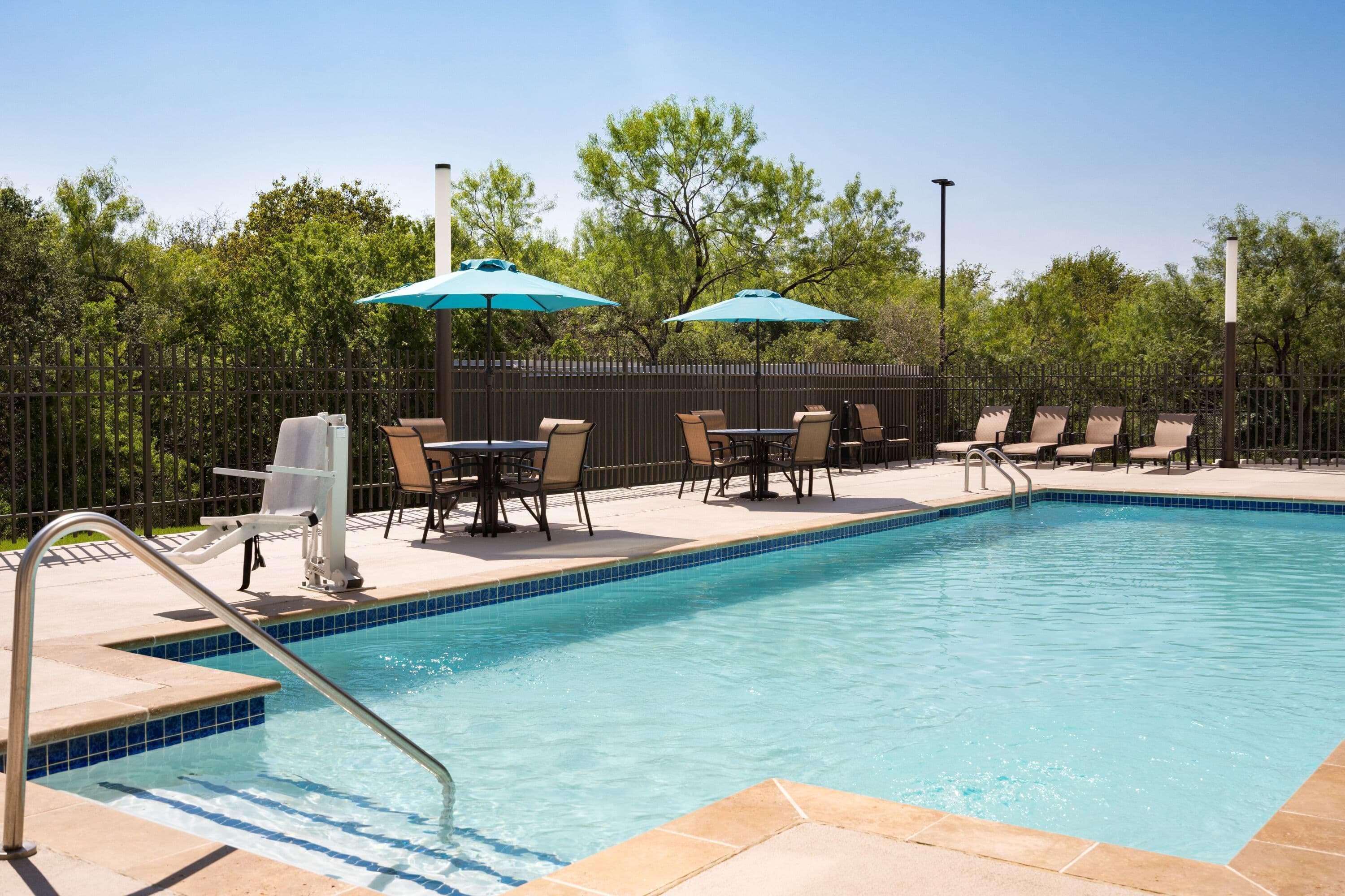 La Quinta Inn & Suites By Wyndham San Antonio Seaworld Lafb Екстер'єр фото