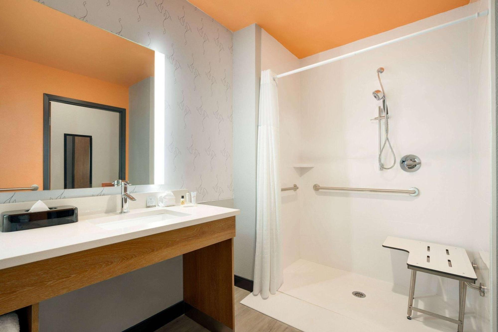 La Quinta Inn & Suites By Wyndham San Antonio Seaworld Lafb Екстер'єр фото